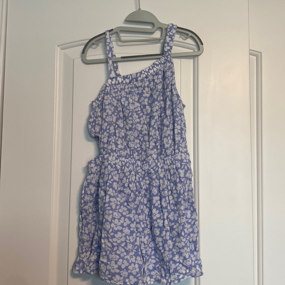 Abercrombie kids. Girls romper. Size 7/8! Excellent condition!